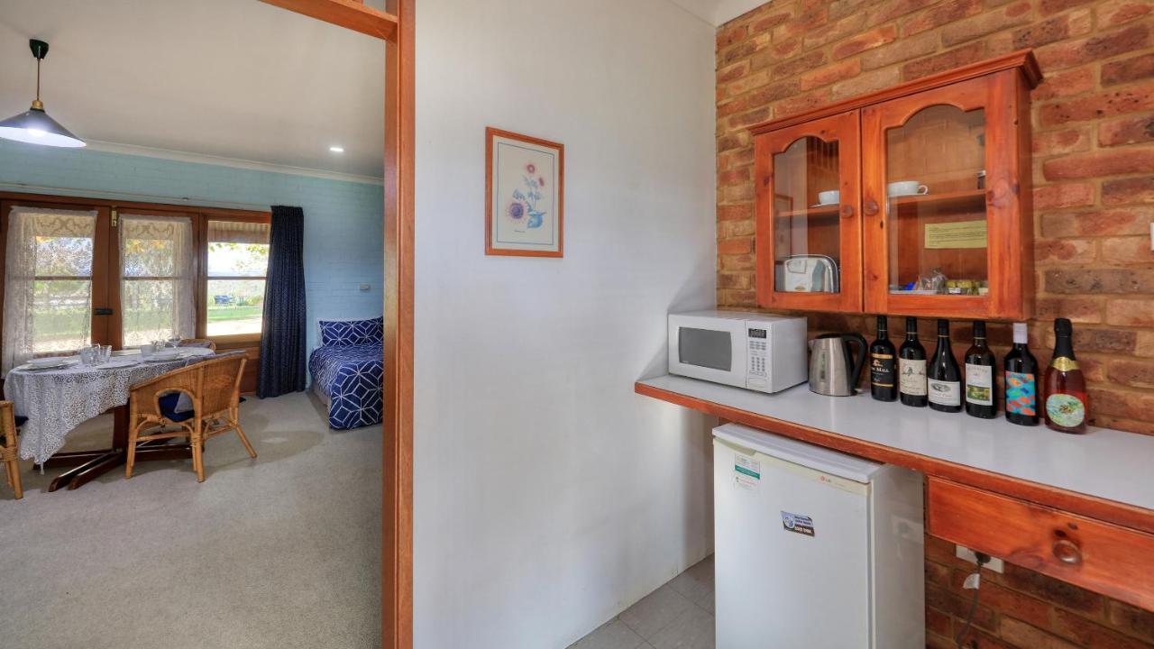 The Vineyard Motel Cowra Esterno foto