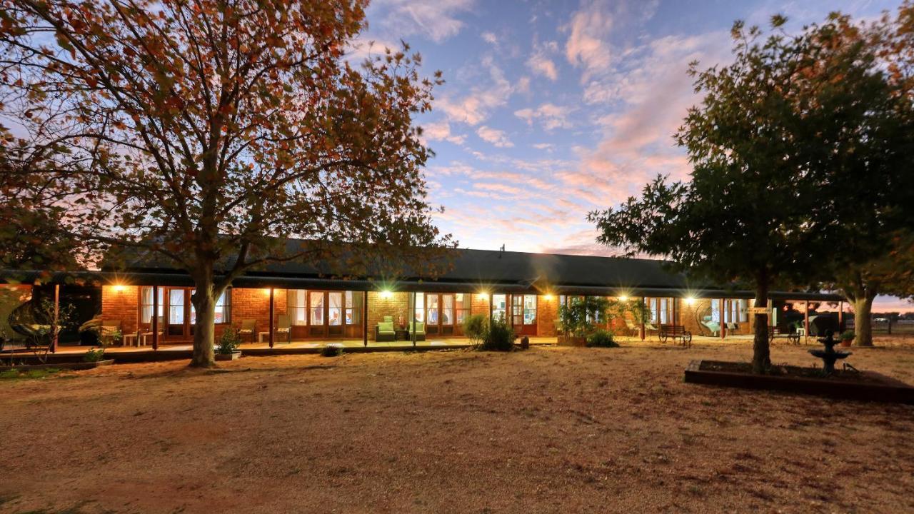 The Vineyard Motel Cowra Esterno foto